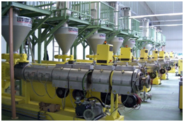 Maschinen zur Fensterherstellung.